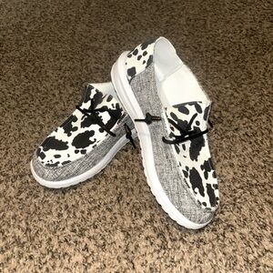 Ladies size 38 (7.5/8) cow print slide on shoes
